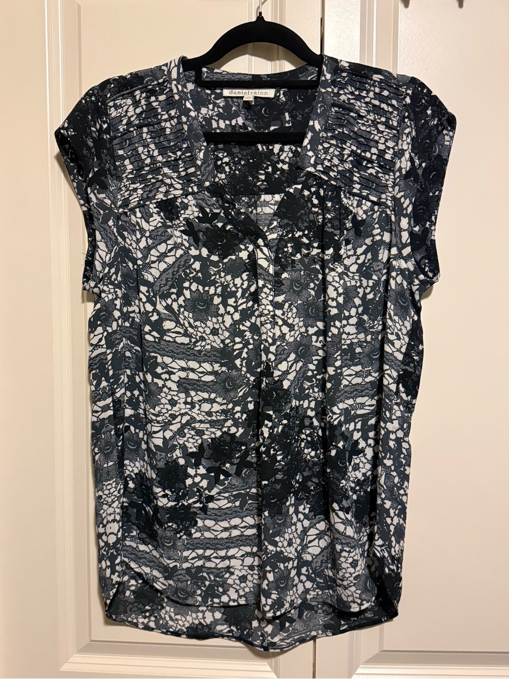 Daniel Rainn Black & White Short Sleeve Printed Blouse with Pleated Yoke